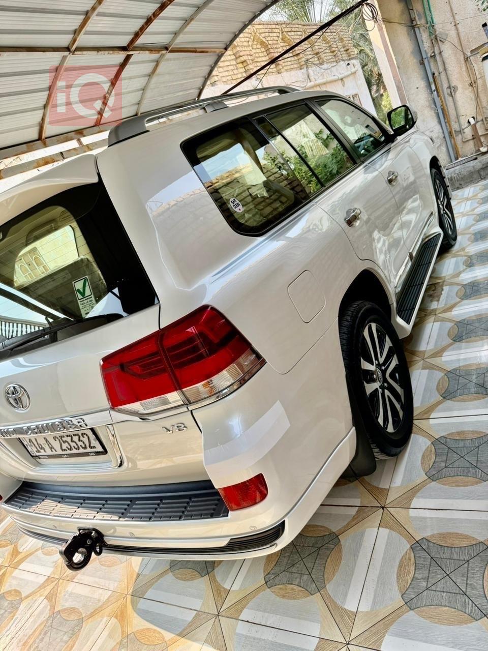 تۆیۆتا لاند کروزەر